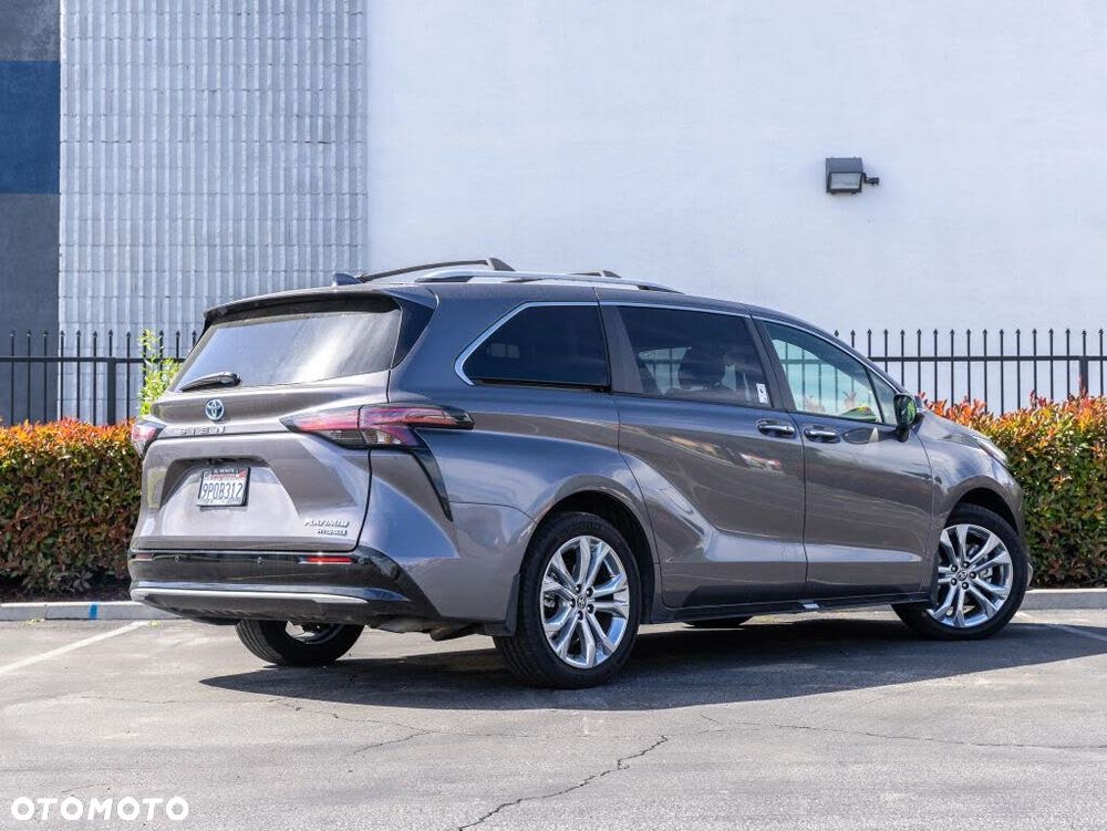 Toyota Sienna - 12