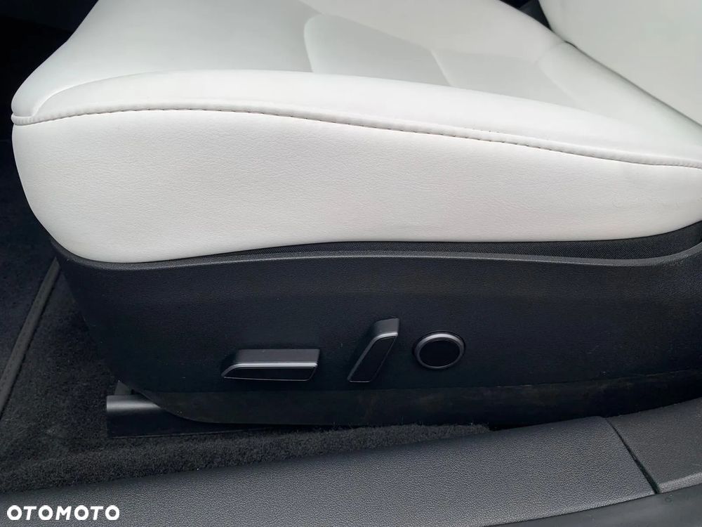 Tesla Model 3 - 7