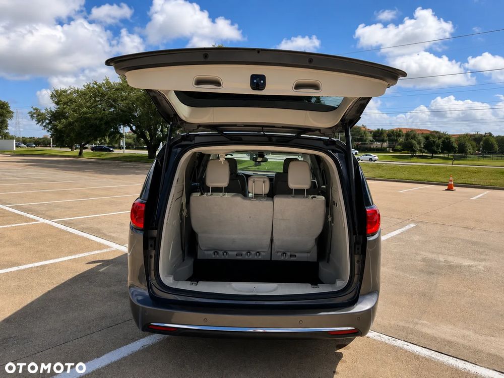Chrysler Pacifica - 26