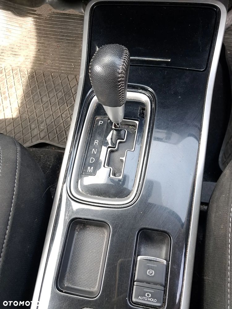 Mitsubishi Outlander - 12