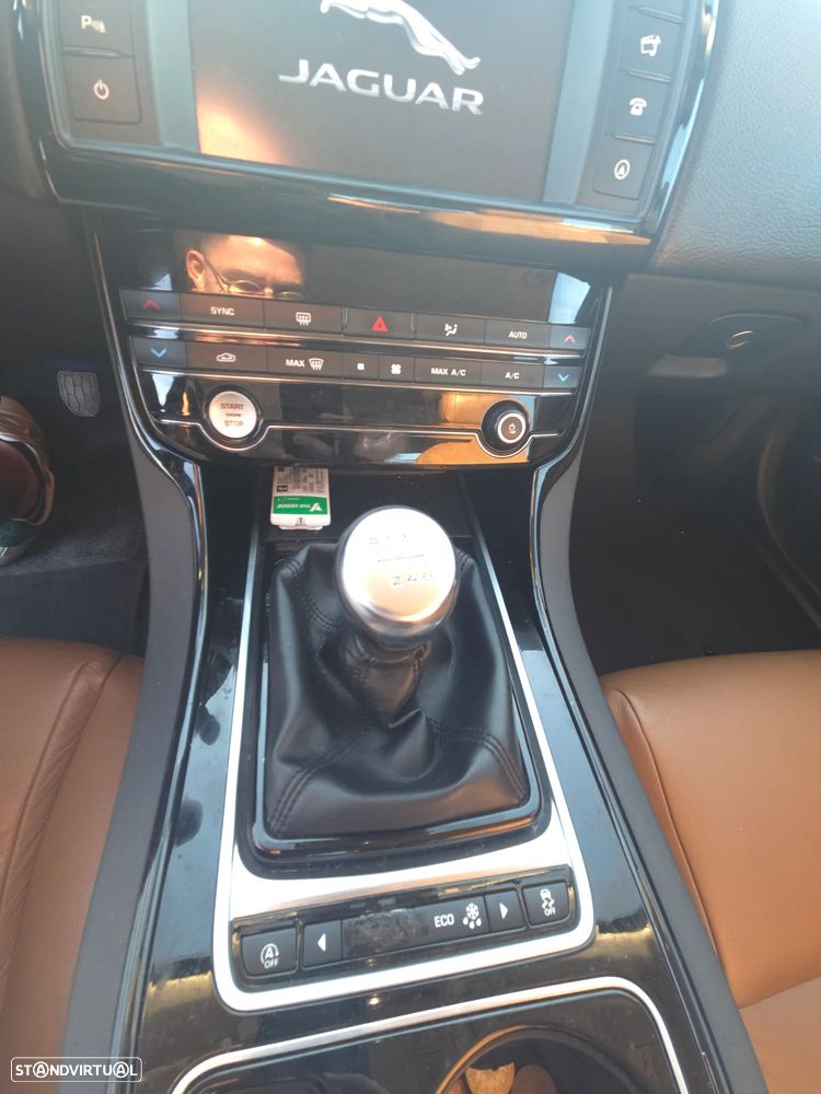 Jaguar XE E-Performance Prestige - 6
