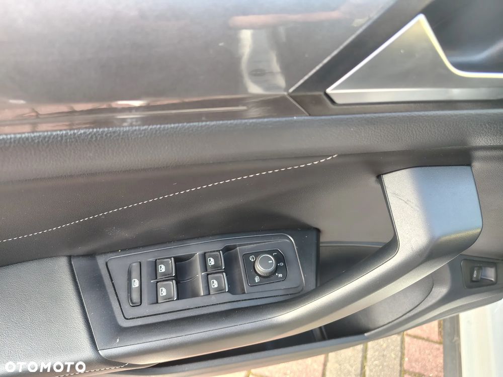 Volkswagen T-Roc 1.5 TSI Style - 24