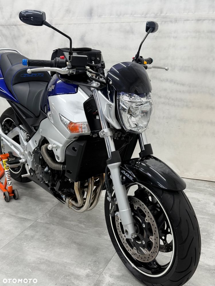 Suzuki GSR - 19
