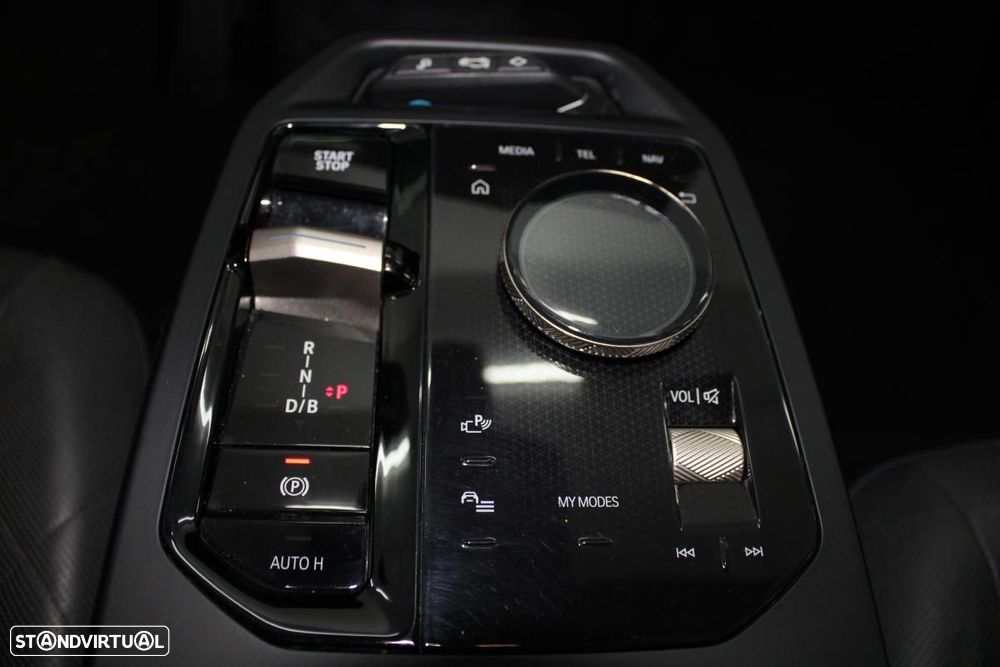 BMW iX xDrive 40 Pack Desportivo - 22