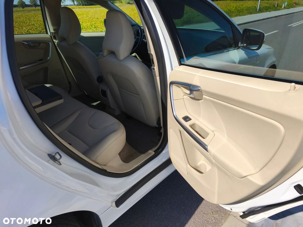 Volvo XC 60 D4 Momentum - 14
