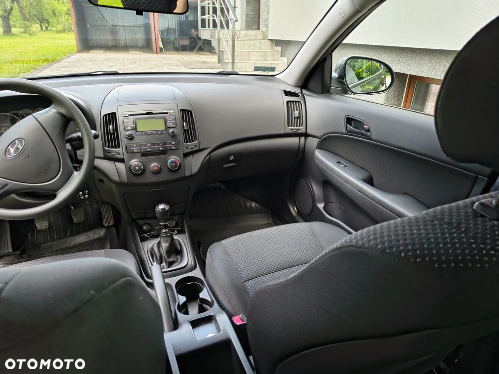 Hyundai i30 1.4 Base + - 12