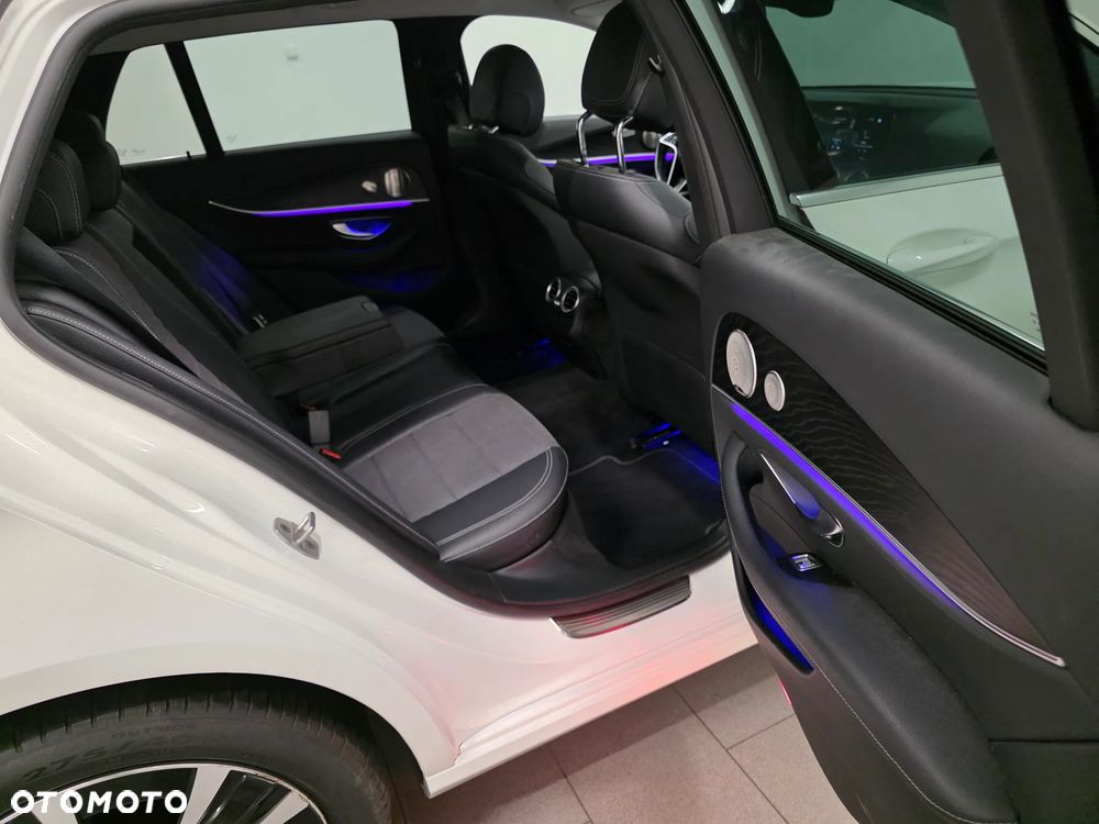 Mercedes-Benz Klasa E 300 de 4-Matic Exclusive - 32