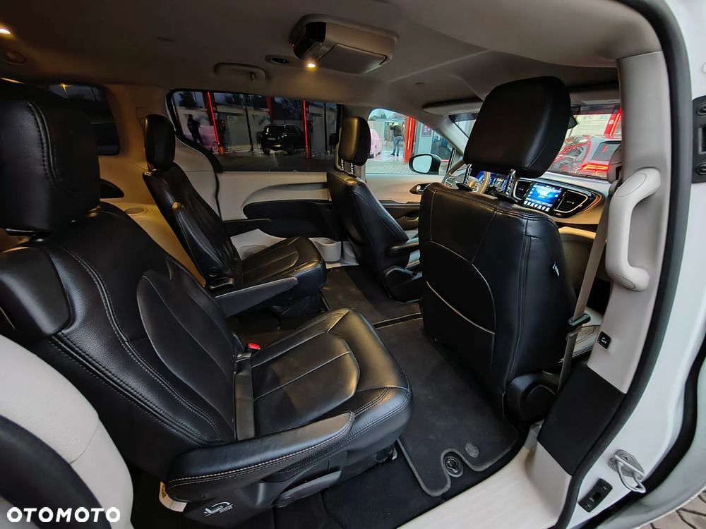 Chrysler Pacifica - 27