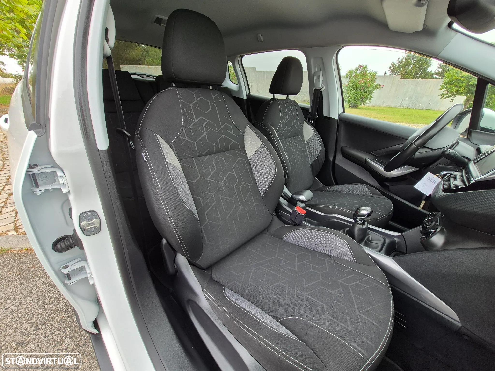 Peugeot 2008 1.2 PureTech Style - 12