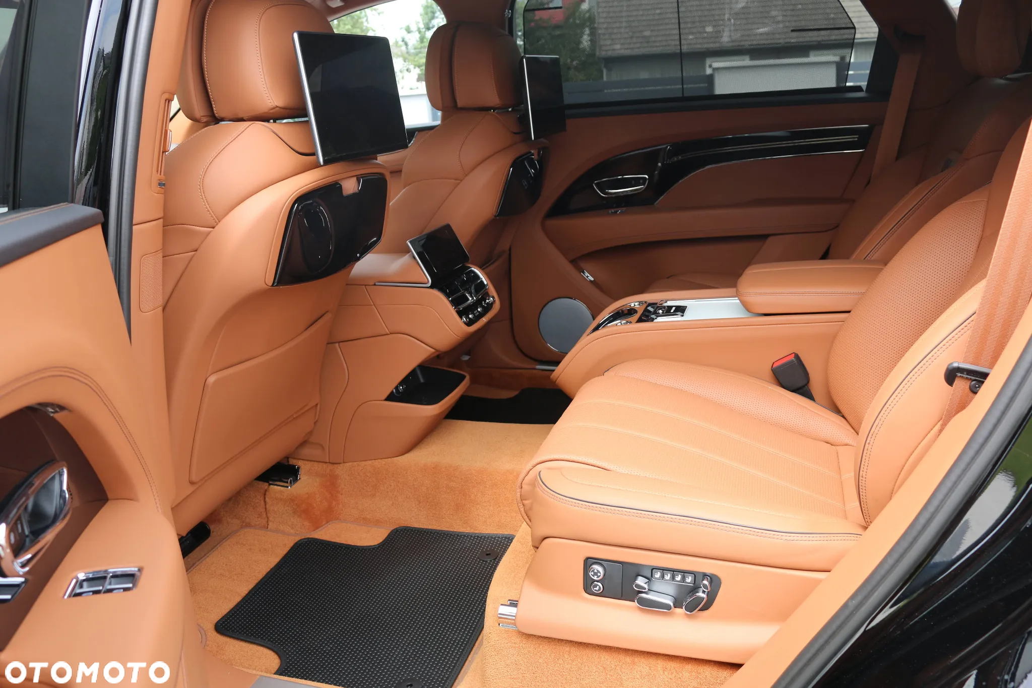 Bentley Bentayga - 16