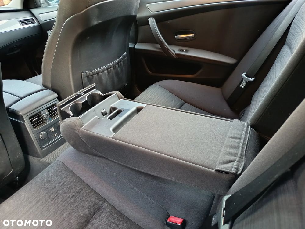 BMW Seria 5 525d - 29