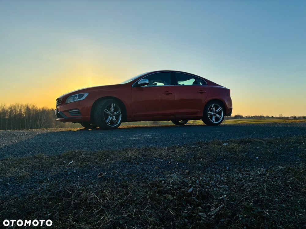 Volvo S60 T3 R-Design Momentum - 1