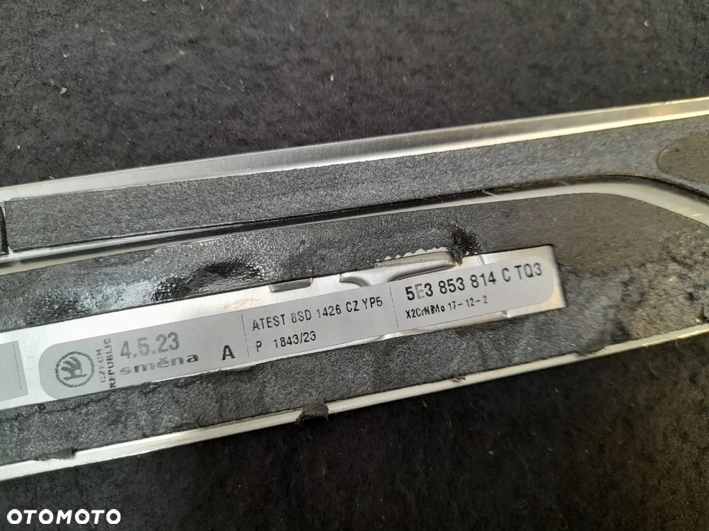 Skoda Octavia IV 5E3 Listwa progowa przód prawa VRS 5E3853814C 5E3853813C - 5