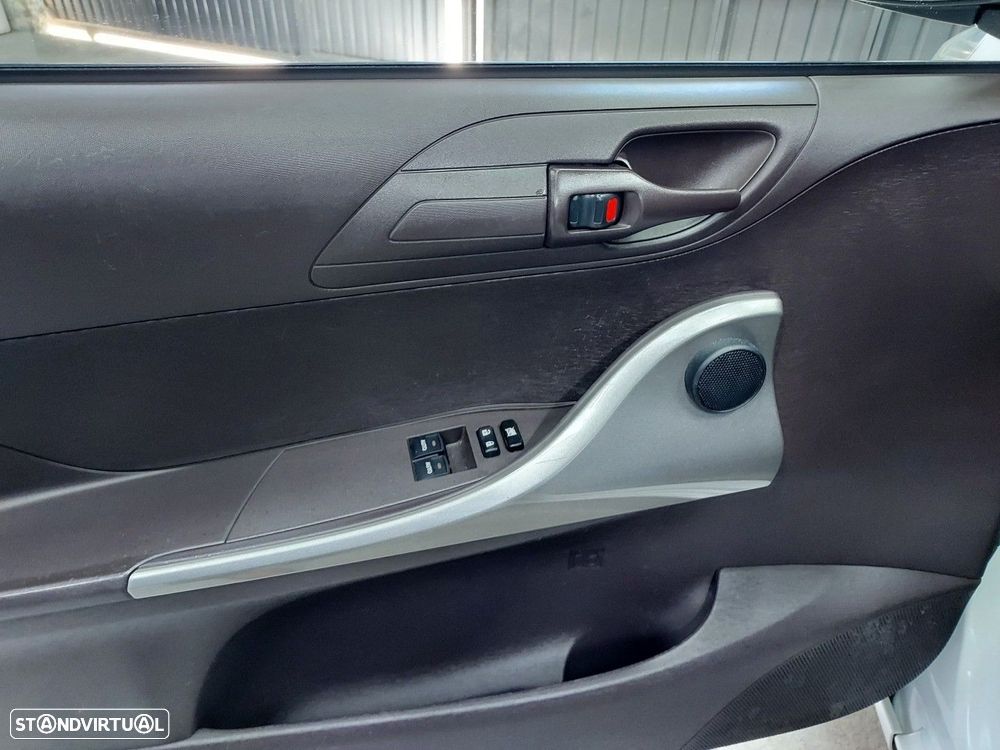 Toyota iQ 1.0 VVT-i Essential+AC — fotografia 12
