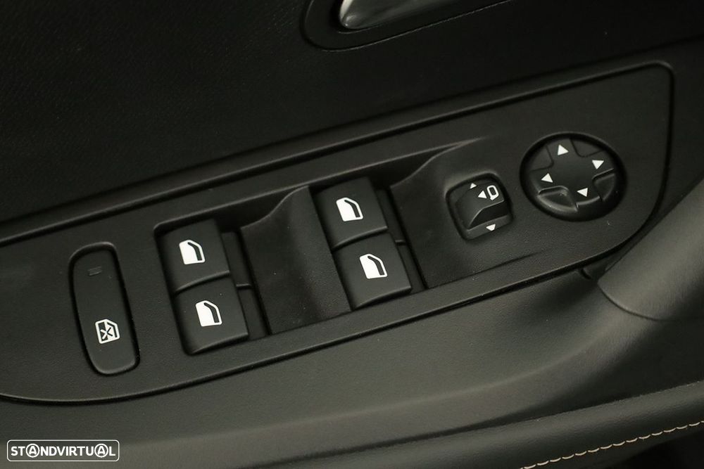 Peugeot 2008 1.2 PureTech Allure - 20