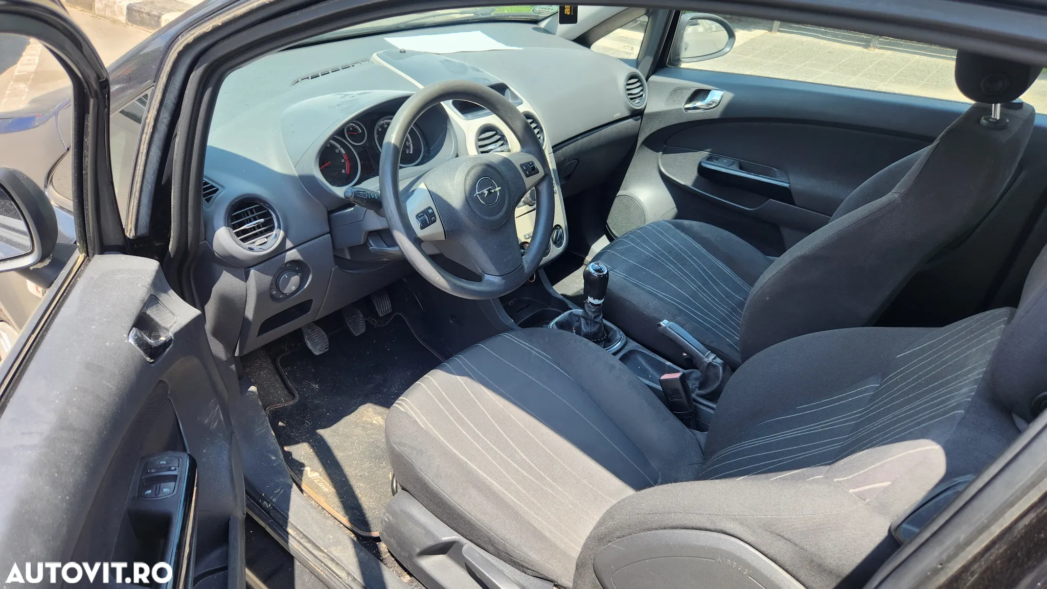 Opel Corsa 1.2 16V Cosmo - 3