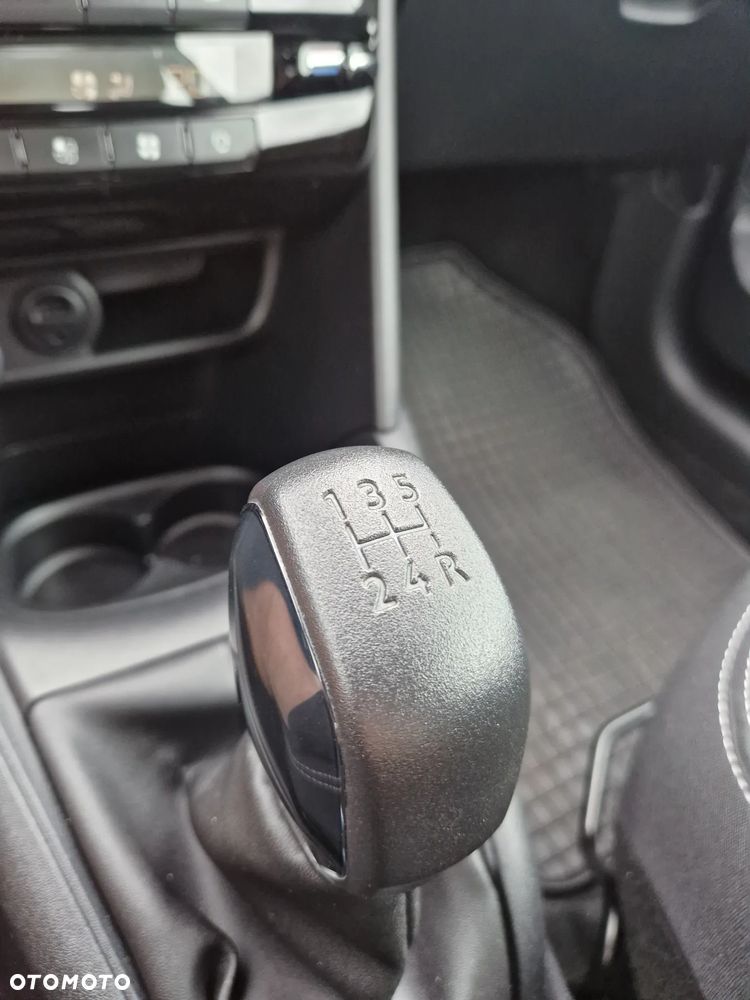 Peugeot 208 - 22