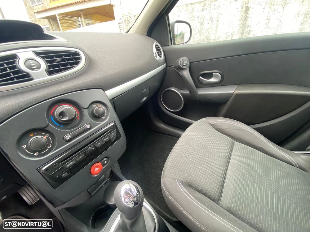 Renault Clio - 26