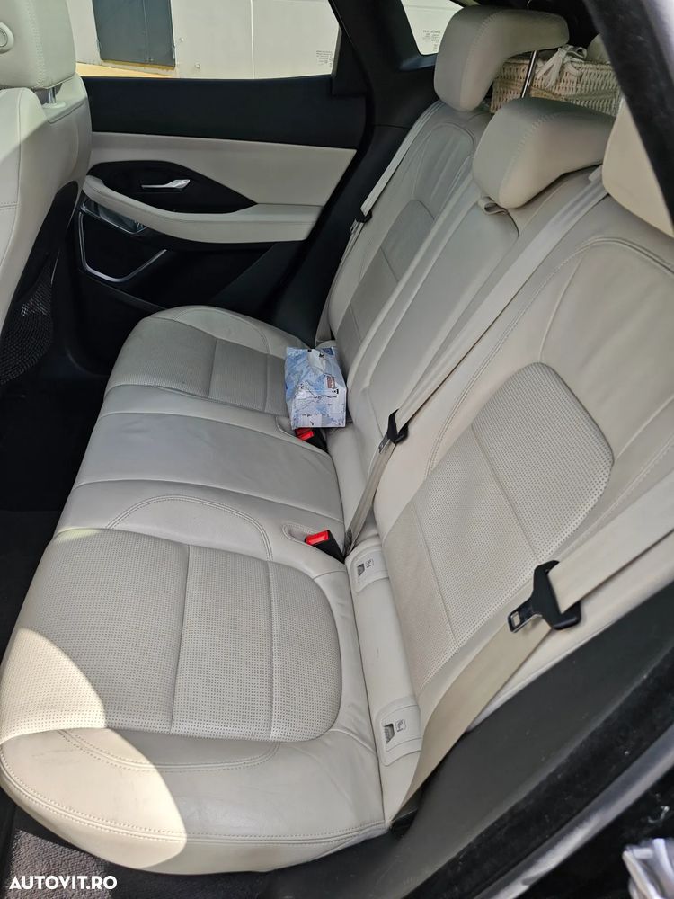 Jaguar E-Pace P250 AWD R-Dynamic Black - 34