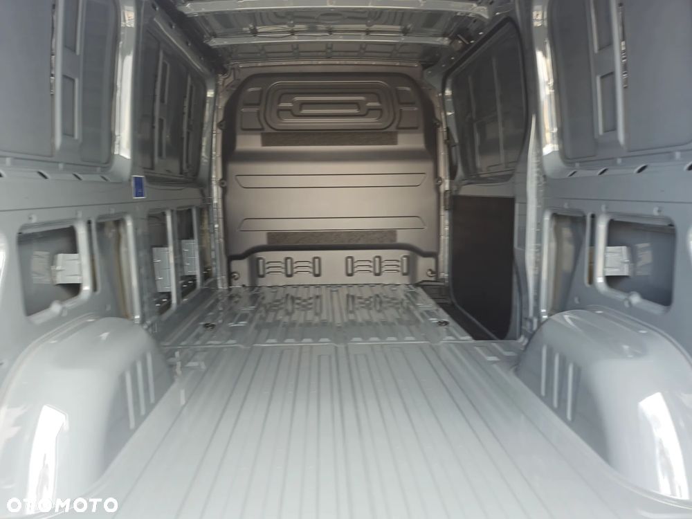 Mercedes-Benz Sprinter - 11