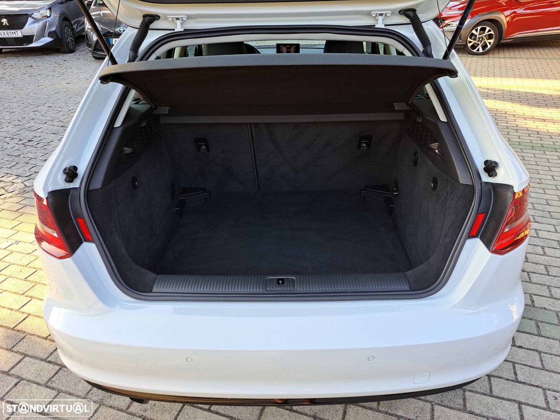 Audi A3 Sportback 1.6 TDI Attraction Ultra - 14