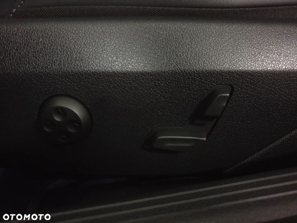 Mercedes-Benz Klasa C 220 d 9G-TRONIC AMG Line - 33