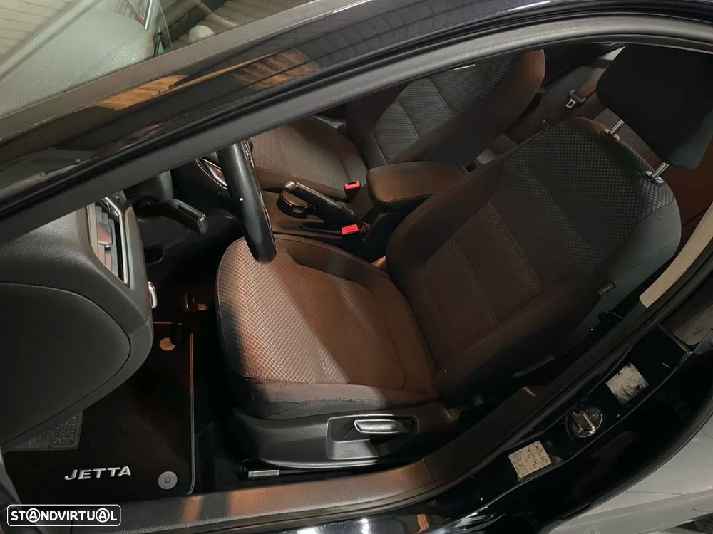 VW Jetta 2.0 TDI Confortline - 16