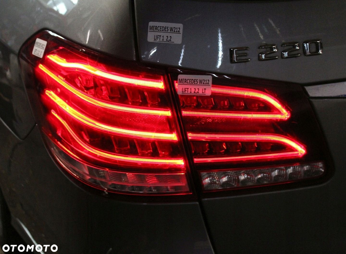 Lampa tylna tył lewy z błotnika OE Mercedes W212 Lift Kombi A2129061703 - 12