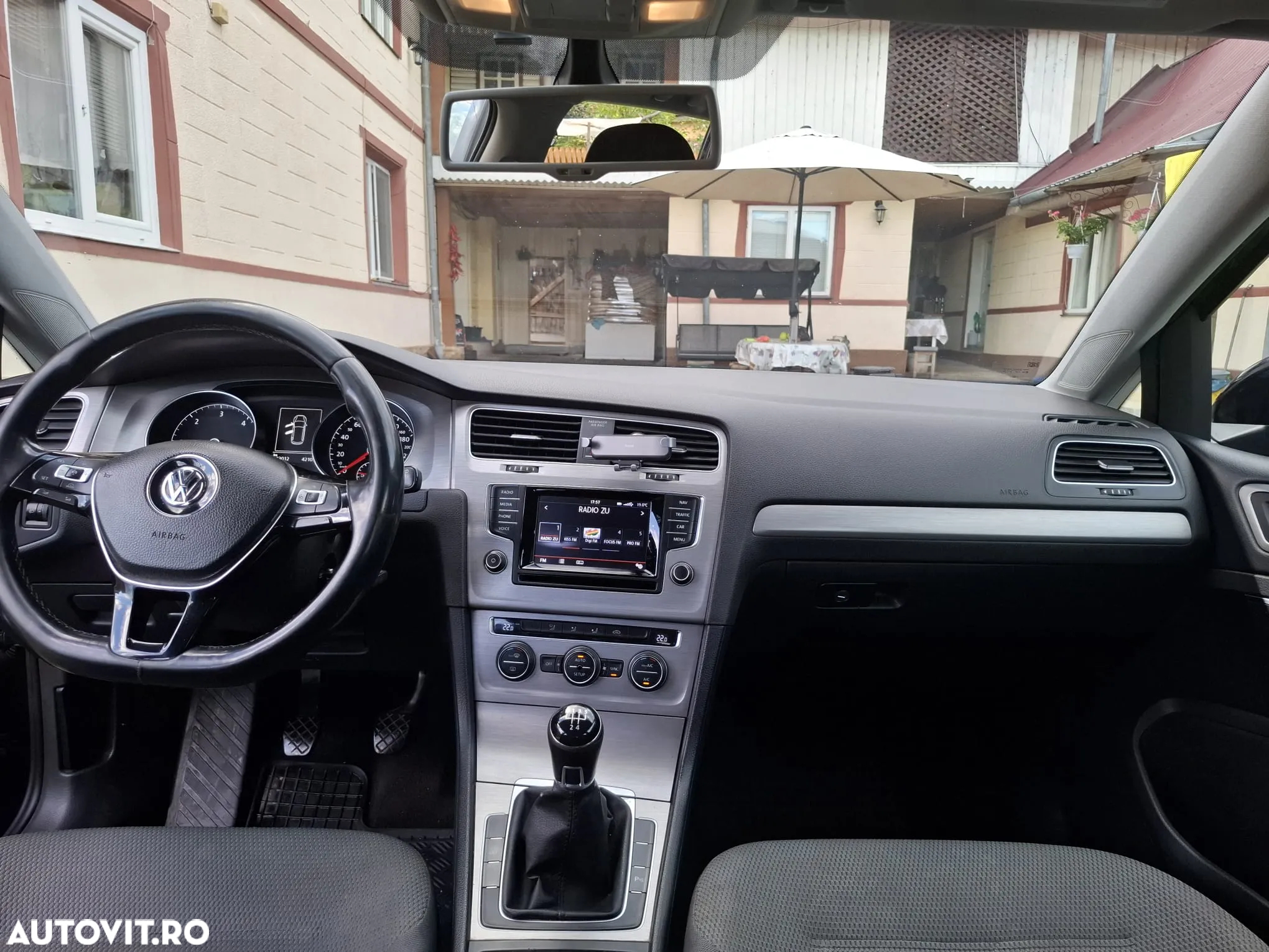 Volkswagen Golf 1.6 TDI BlueMotion Technology Comfortline - 12