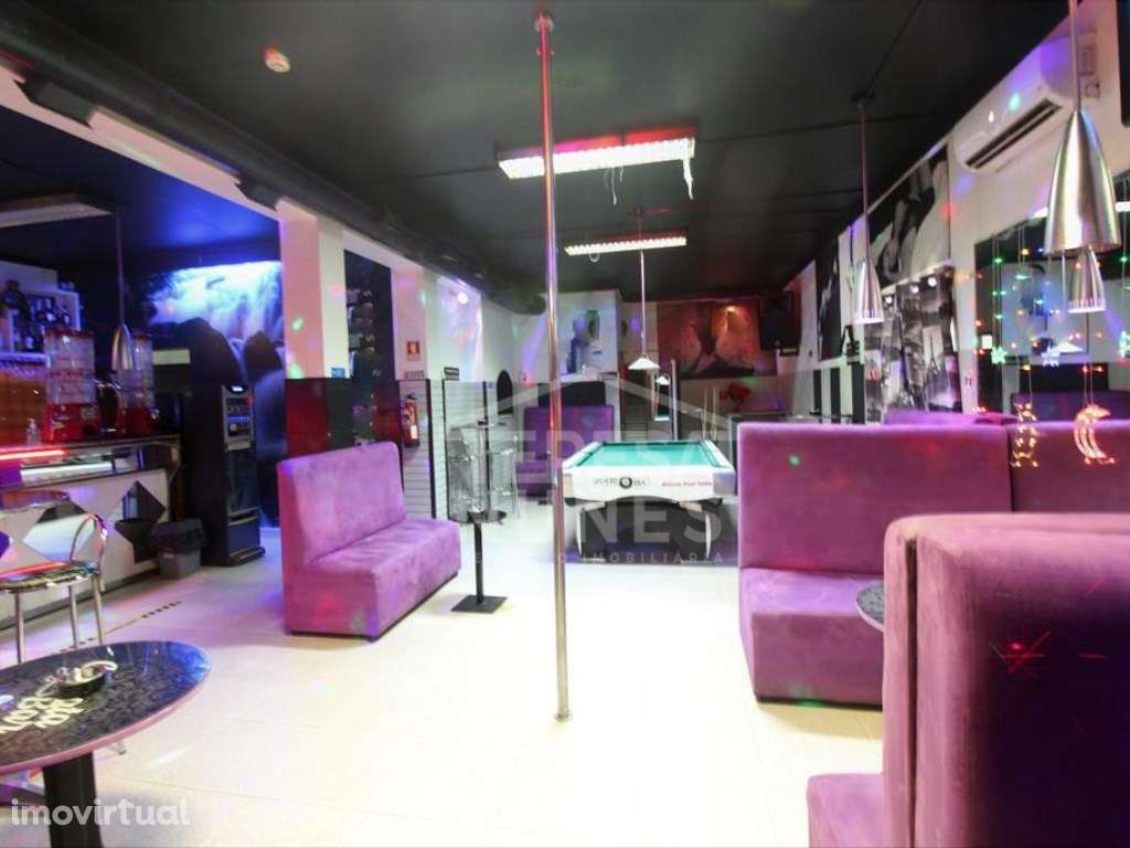 MORADIA ISOLADA COM ESPAÇO COMERCIAL (BAR/PUB) - QUINTA DO CONDE - Grande imagem: 4/23