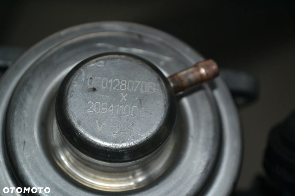 VW T5 TOUAREG 2,5 TDI ZAWÓR EGR ORYGINAŁ 070128070B 070128073 - 6