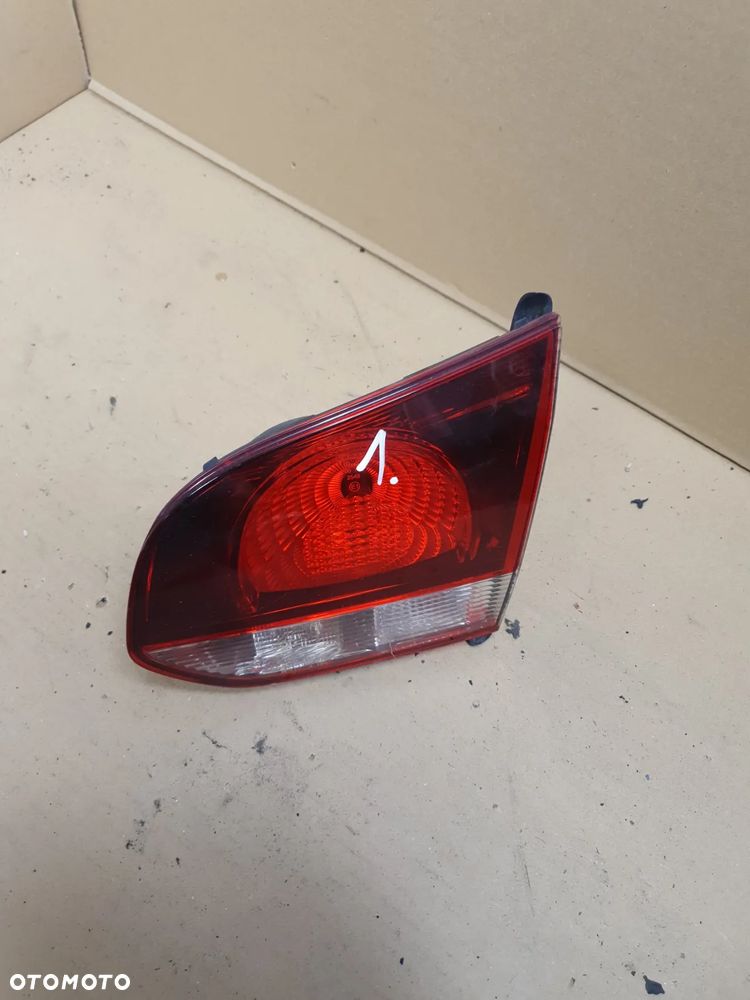 . LAMPA PRAWA W KLAPE VOLKSWAGEN GOLF 6 - 5