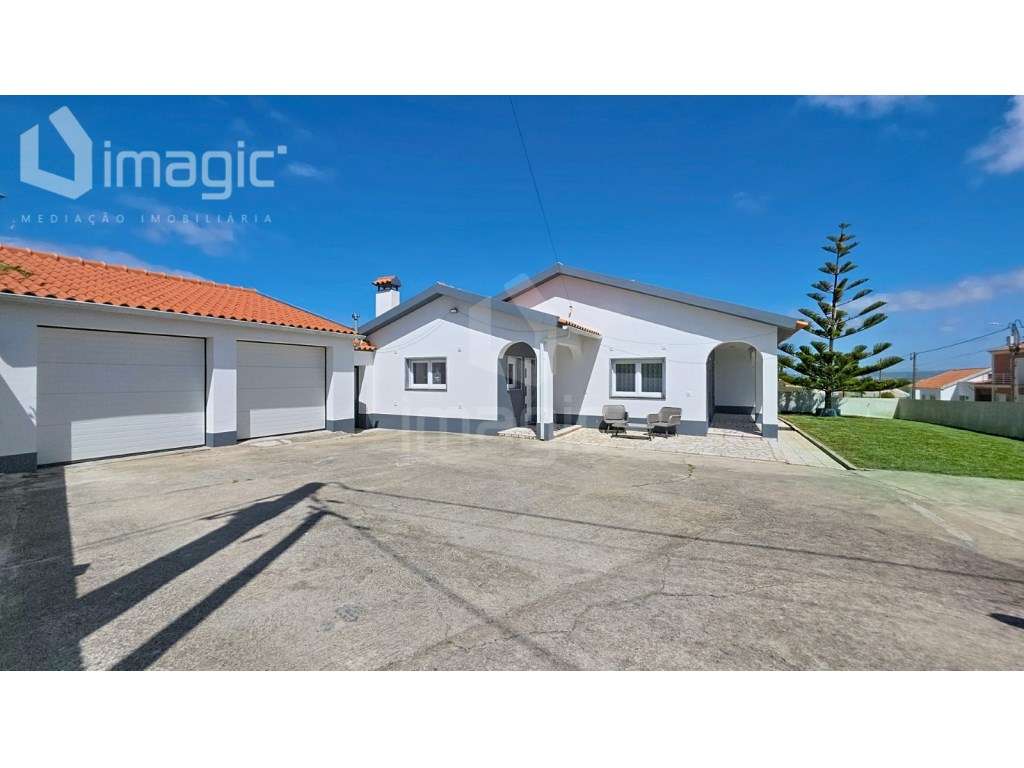 Moradia térrea T4+1 isolada em São Pedro da Cadeira - Torres Vedras - Grande imagem: 2/33