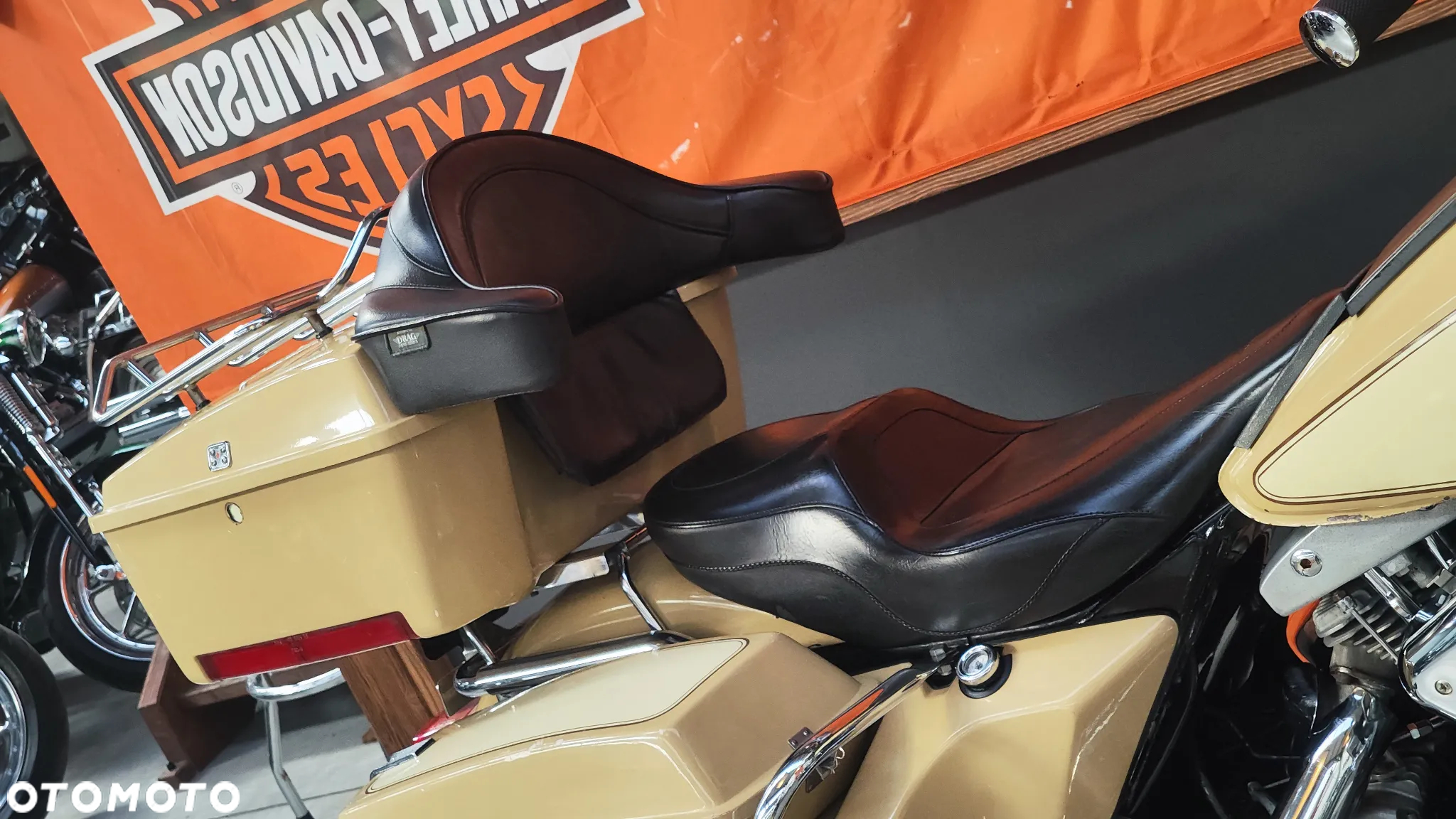 Harley-Davidson FLH Electra Glide - 32