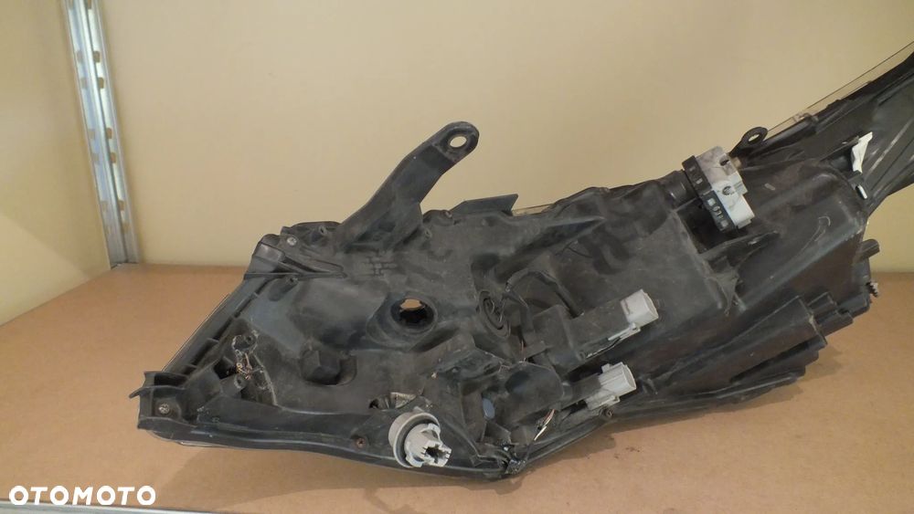 Lampa przednia prawa Toyota Corolla E16 Lift Fulled - 8