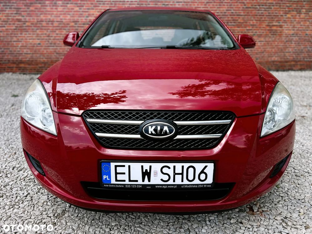 Kia Ceed - 36