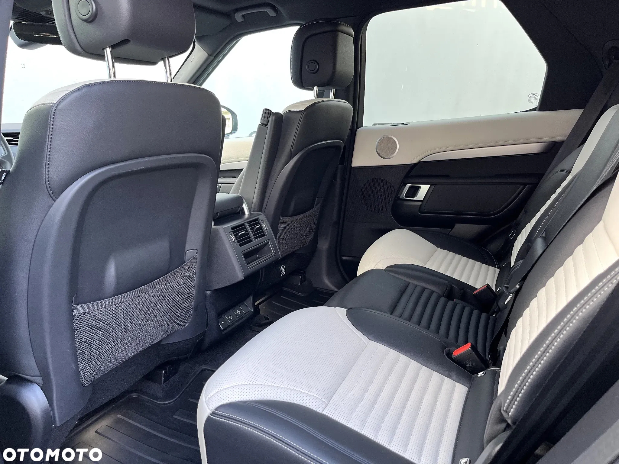 Land Rover Discovery D250 Dynamic SE - 9