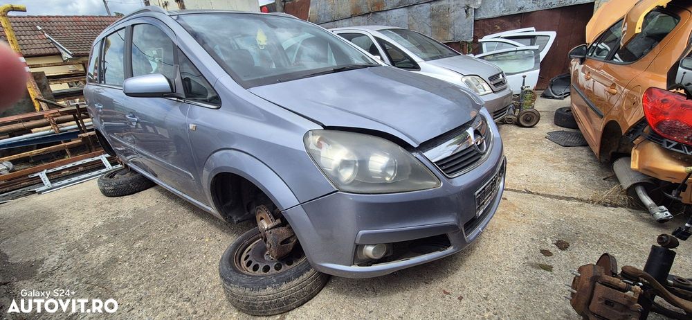 Dezmembram Opel Zafira B Z19DT 2006 - 1