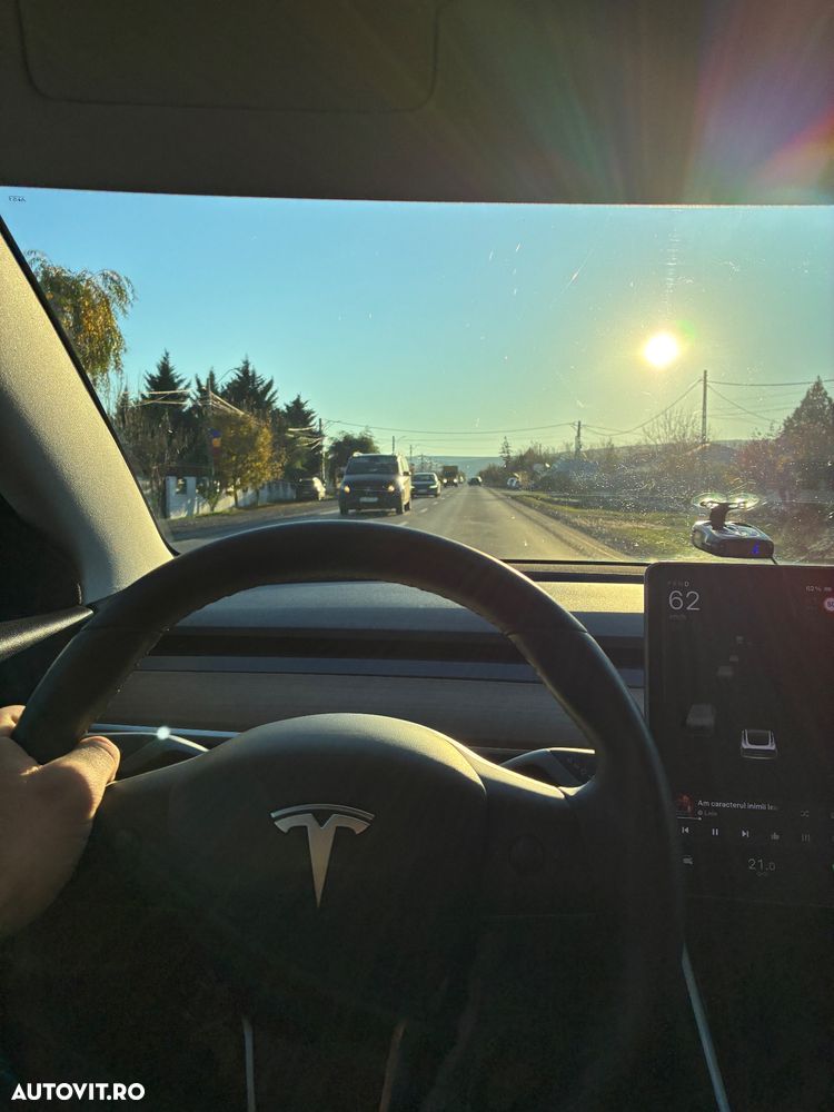 Tesla Model 3 - 12