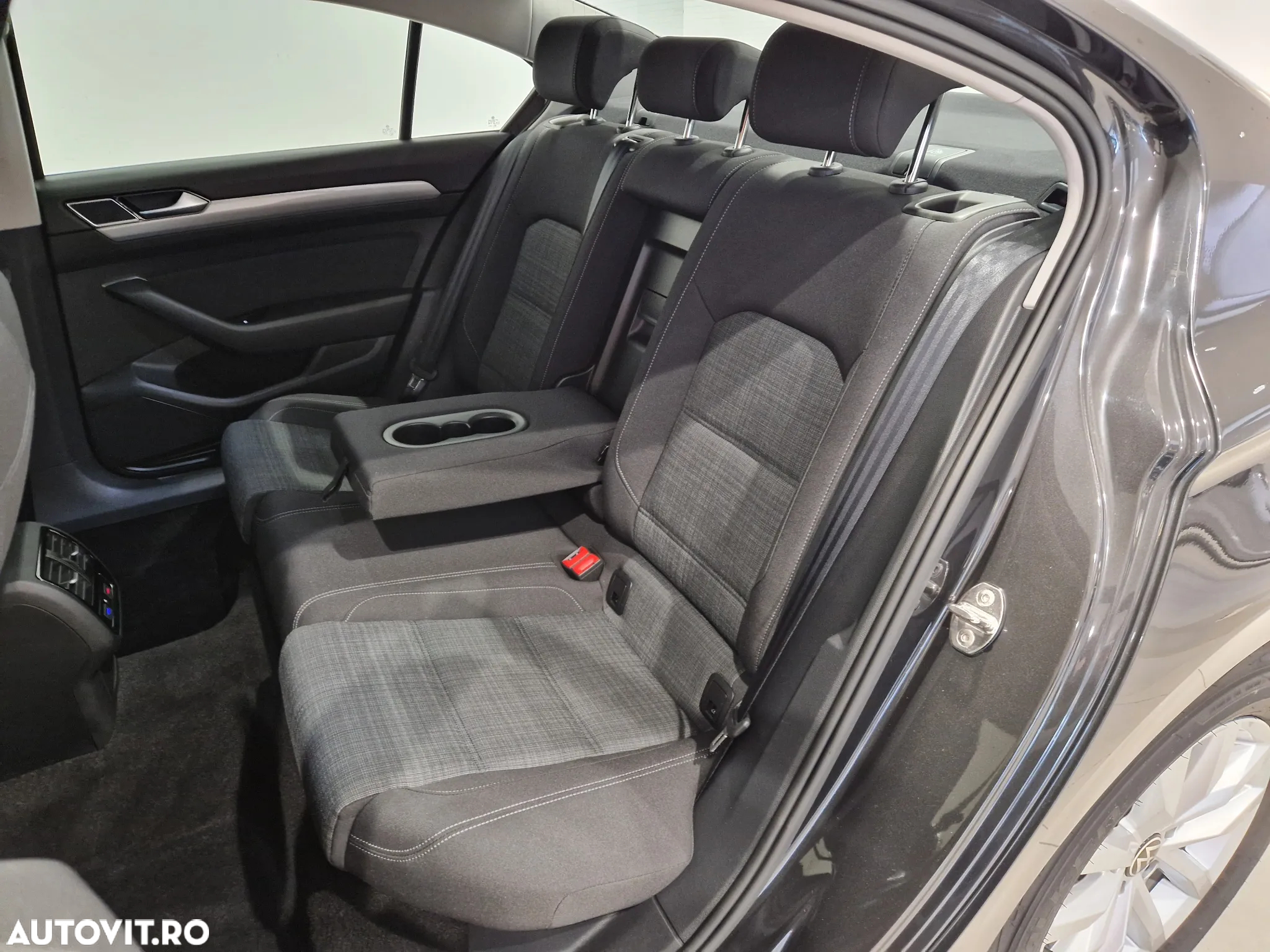 Volkswagen Passat 2.0 TDI SCR DSG Business - 14