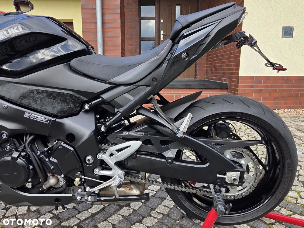 Suzuki GSX - 8