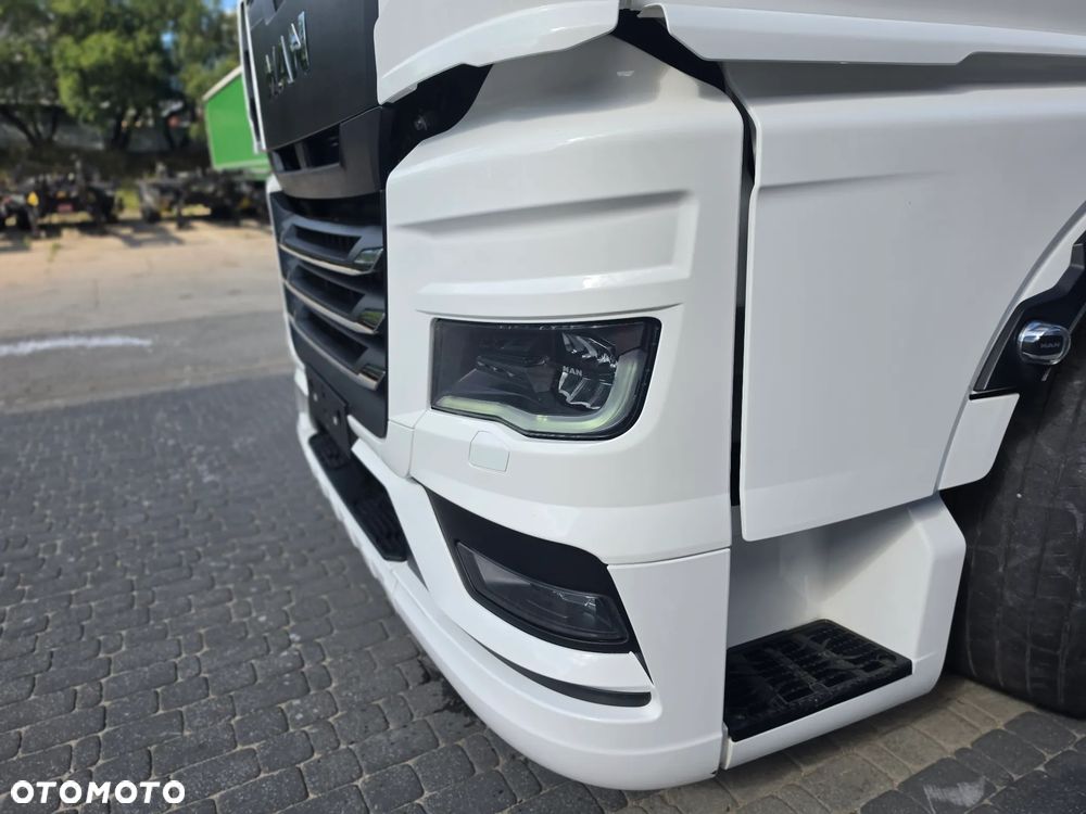 MAN TGX 18.510/ Pierwszy Właściciel /Import Niemcy / Zadbany /Euro 6/ Sobofer / Spojlery miedzy osiowe / 4 poduszki z tyłu / 2 komplety kluczy / - 12