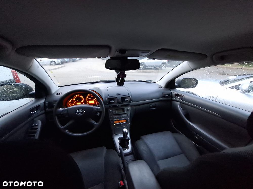 Toyota Avensis 1.8 VVT-i Sol - 17