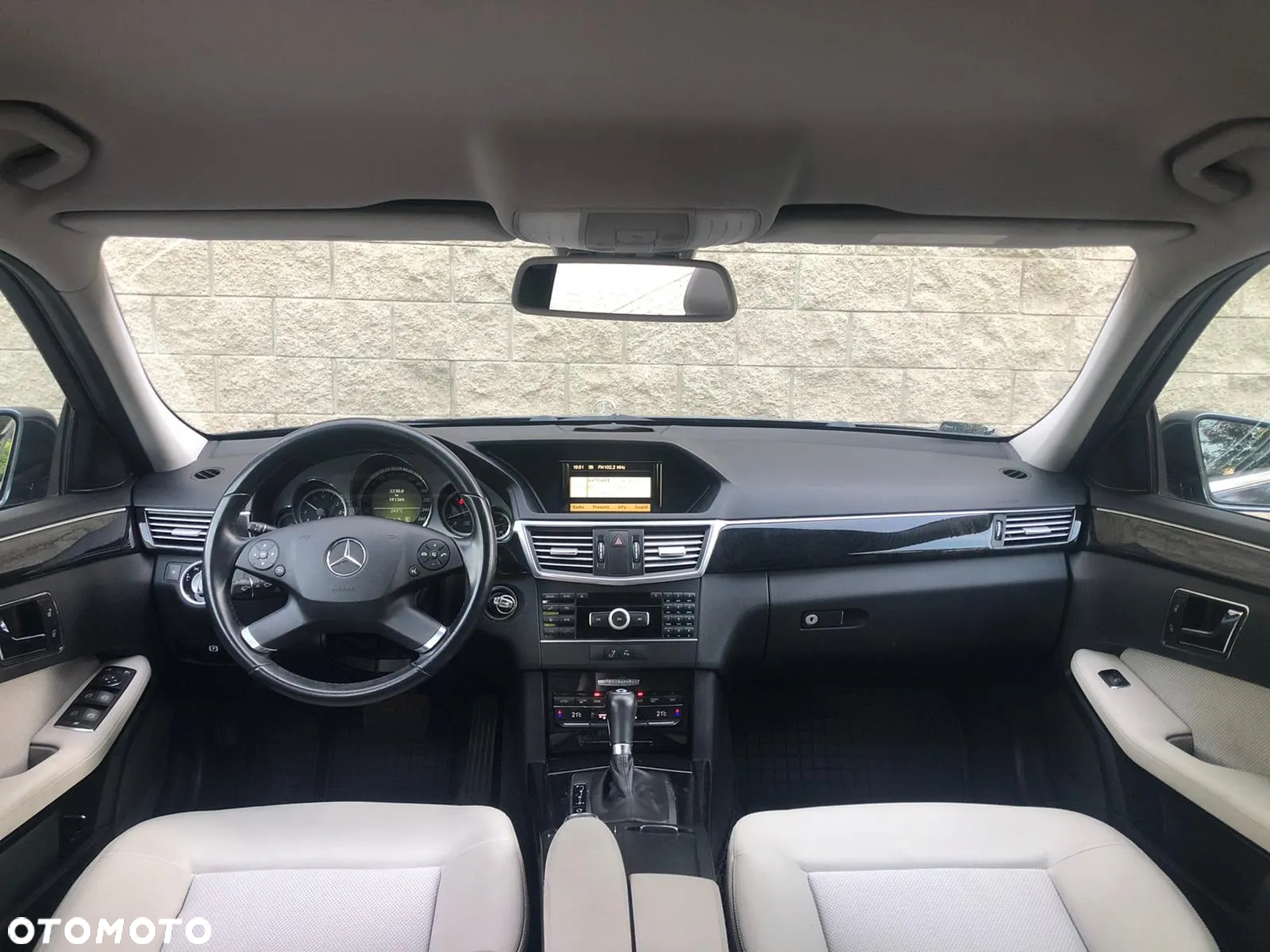 Mercedes-Benz Klasa E 250 CGI BlueEffICIENCY Avantgarde - 21