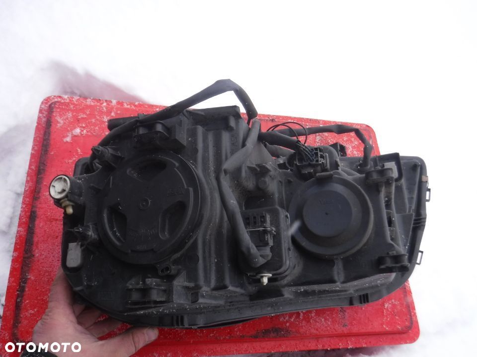 Volvo XC90 lampa xenon  przod prawa - 2