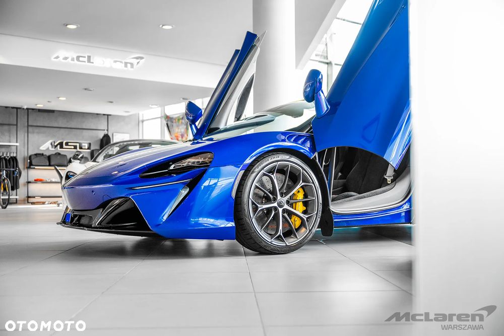 McLaren Artura - 8