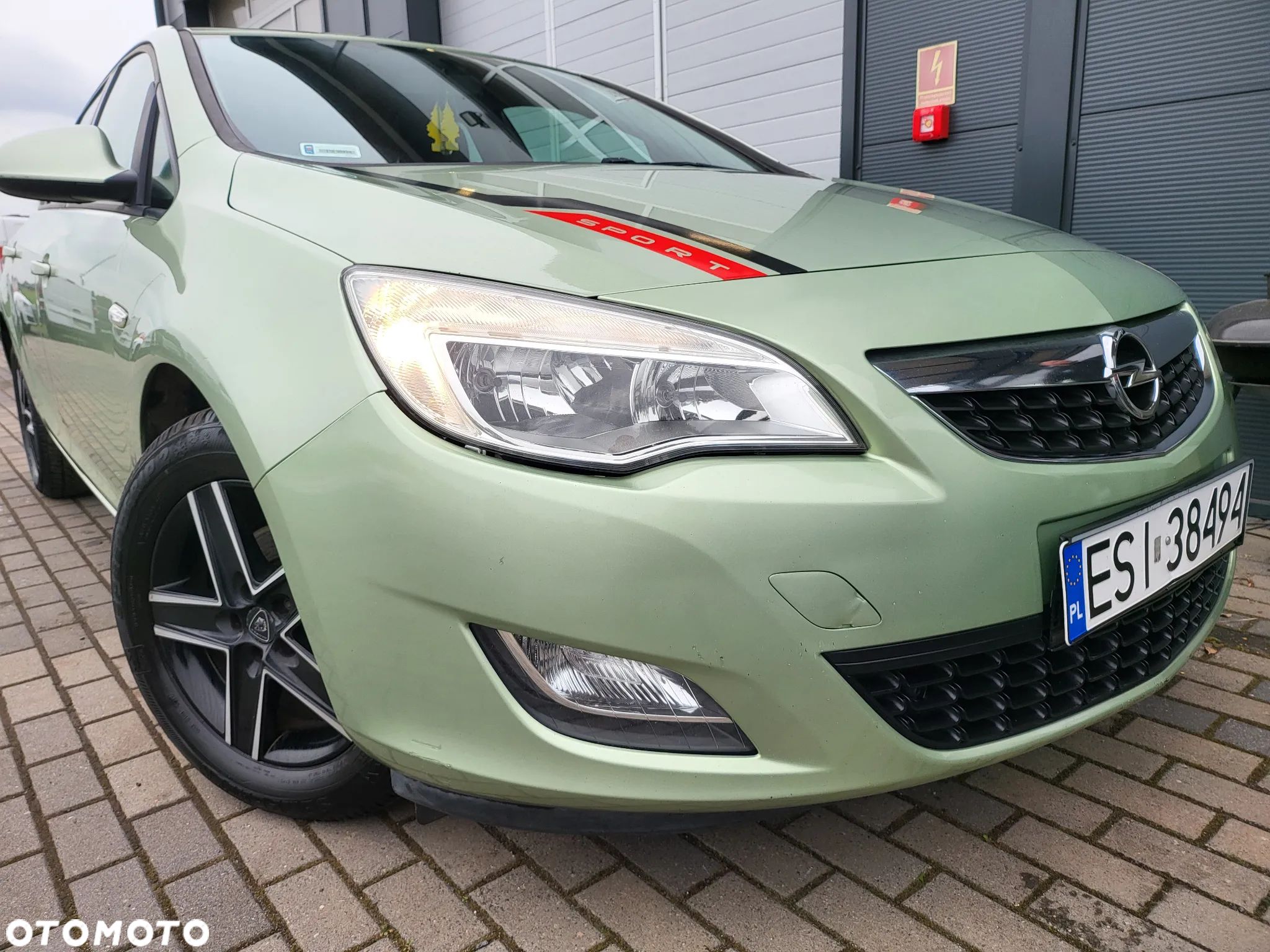 Opel Astra 1.4 Turbo Color Edition - 1