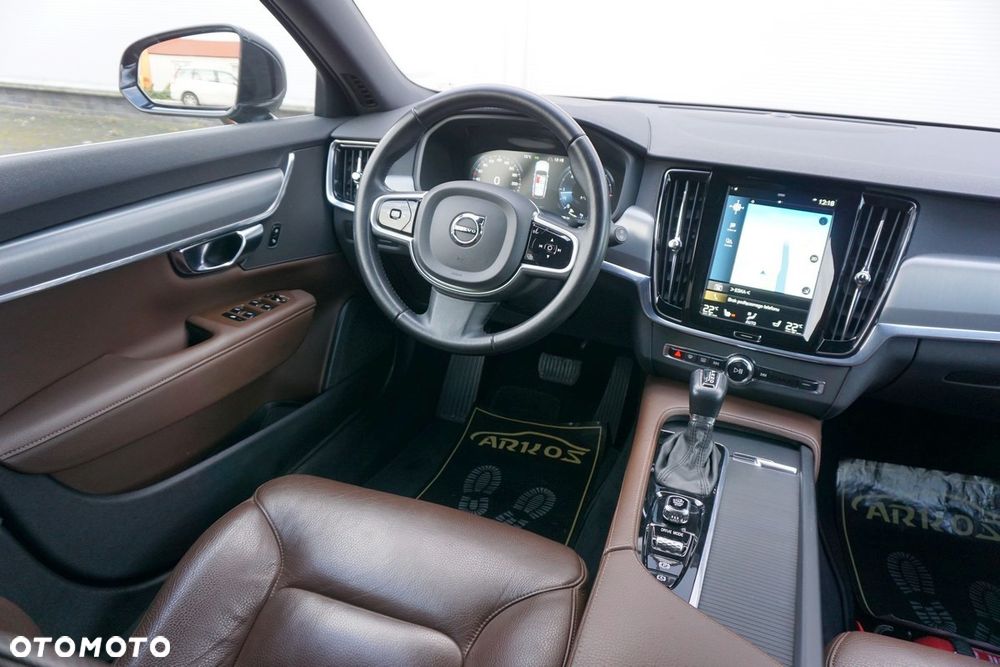 Volvo V90 D3 Geartronic Momentum Pro - 28