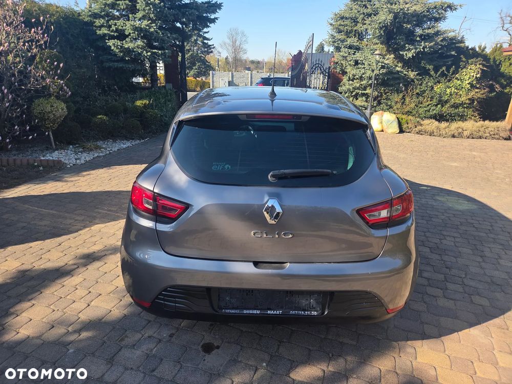 Renault Clio 1.2 16V 75 Expression - 10