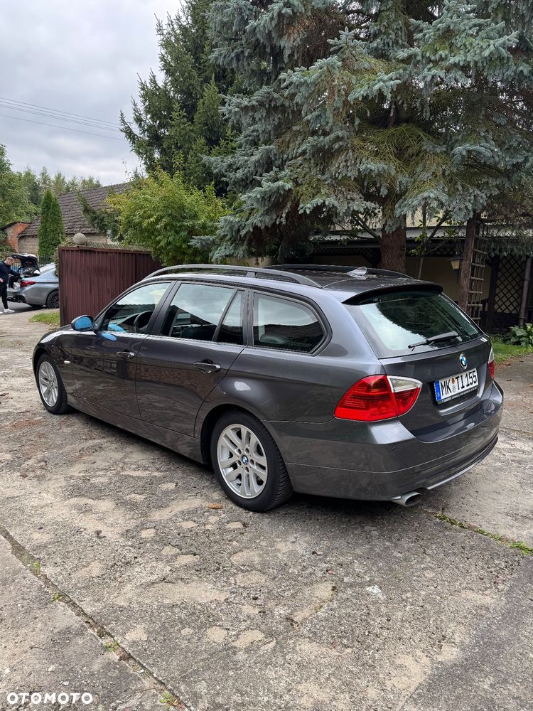 BMW Seria 3 318i Touring - 3